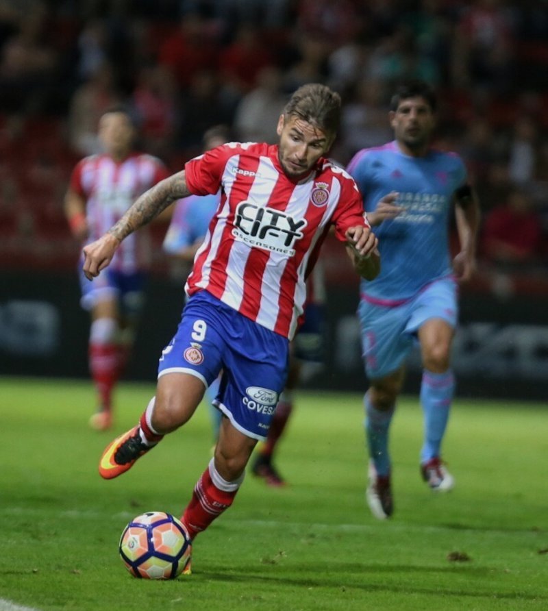 Futbol, estadi de Montilivi de Girona. Partit de lliga de 2a A entre el Girona i el Mirandés. Més enllà de les necessitats típiques del dia, anem molt curts de material per anar fent temes i portades del dia a dia.. Futbol, estadi de Montilivi de Girona. Partit de lliga de 2a A entre el Girona i el Mirandés. Més enllà de les necessitats típiques del dia, anem molt curts de material per anar fent temes i portades del dia a dia.. Futbol, estadi de Montilivi de Gir